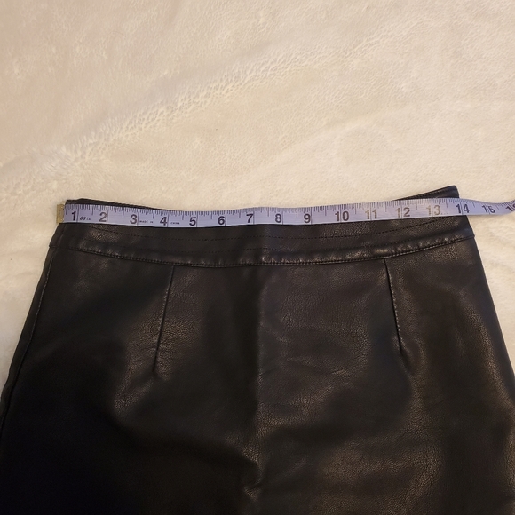 Jack BB Dakota Faux Leather / Pleather Skirt - Picture 3 of 9
